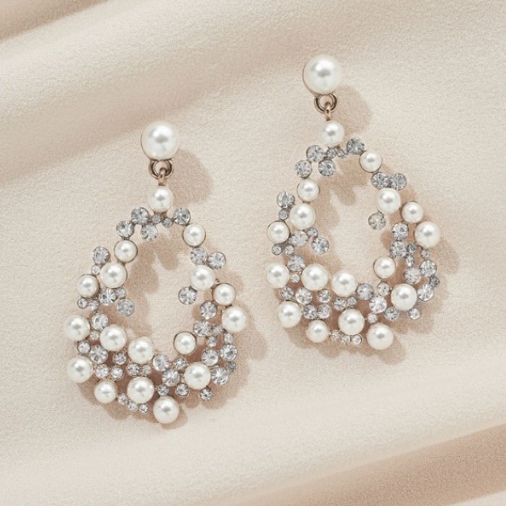 BRAND NEW Olive & Piper Avery Drop Earrings